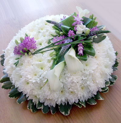 Sympathy Flowers Bolton, Medium posy pad