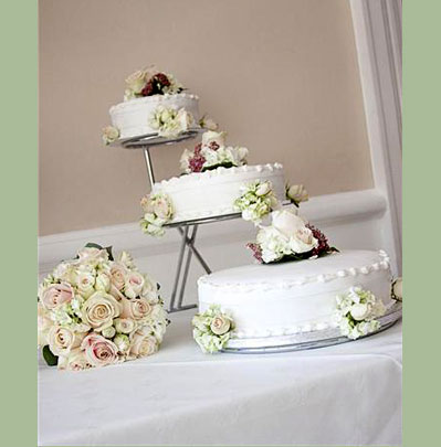 Wedding Floristry, Cake with fresh flowers